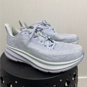 Hoka Clifton 9. Size 9. Purple/Blue.